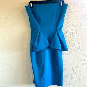 Stunning strapless blue/teal gown